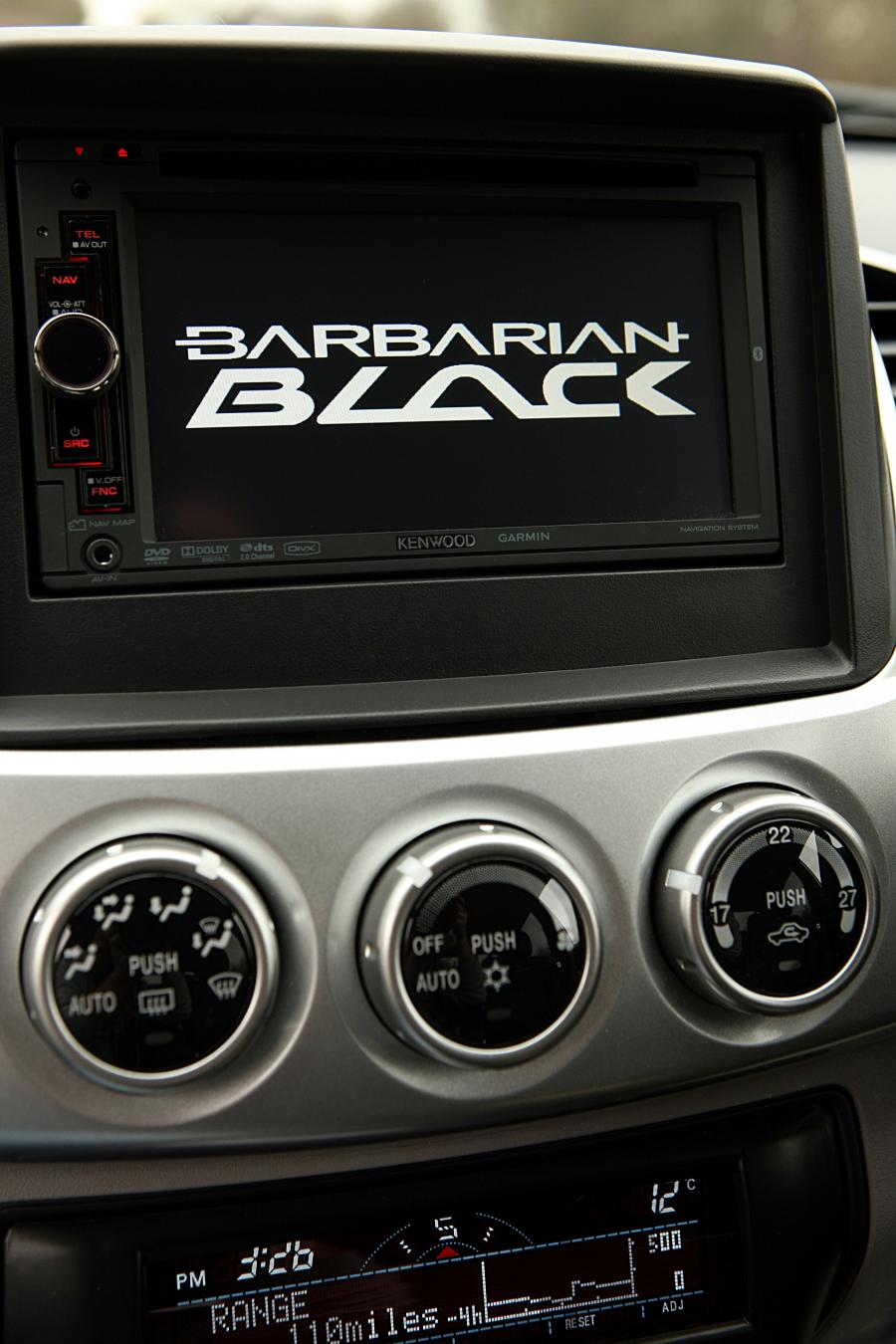 Детали интерьера Mitsubishi L200 Black Barbarian 2012 года  (UK) (фото 33 из 68)